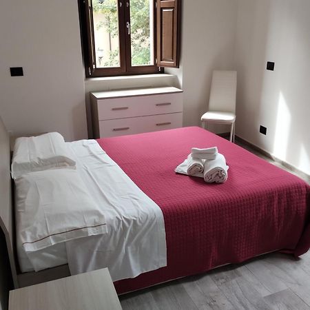 Guest House La Casa Del Mandatario L'Aquila Bagian luar foto
