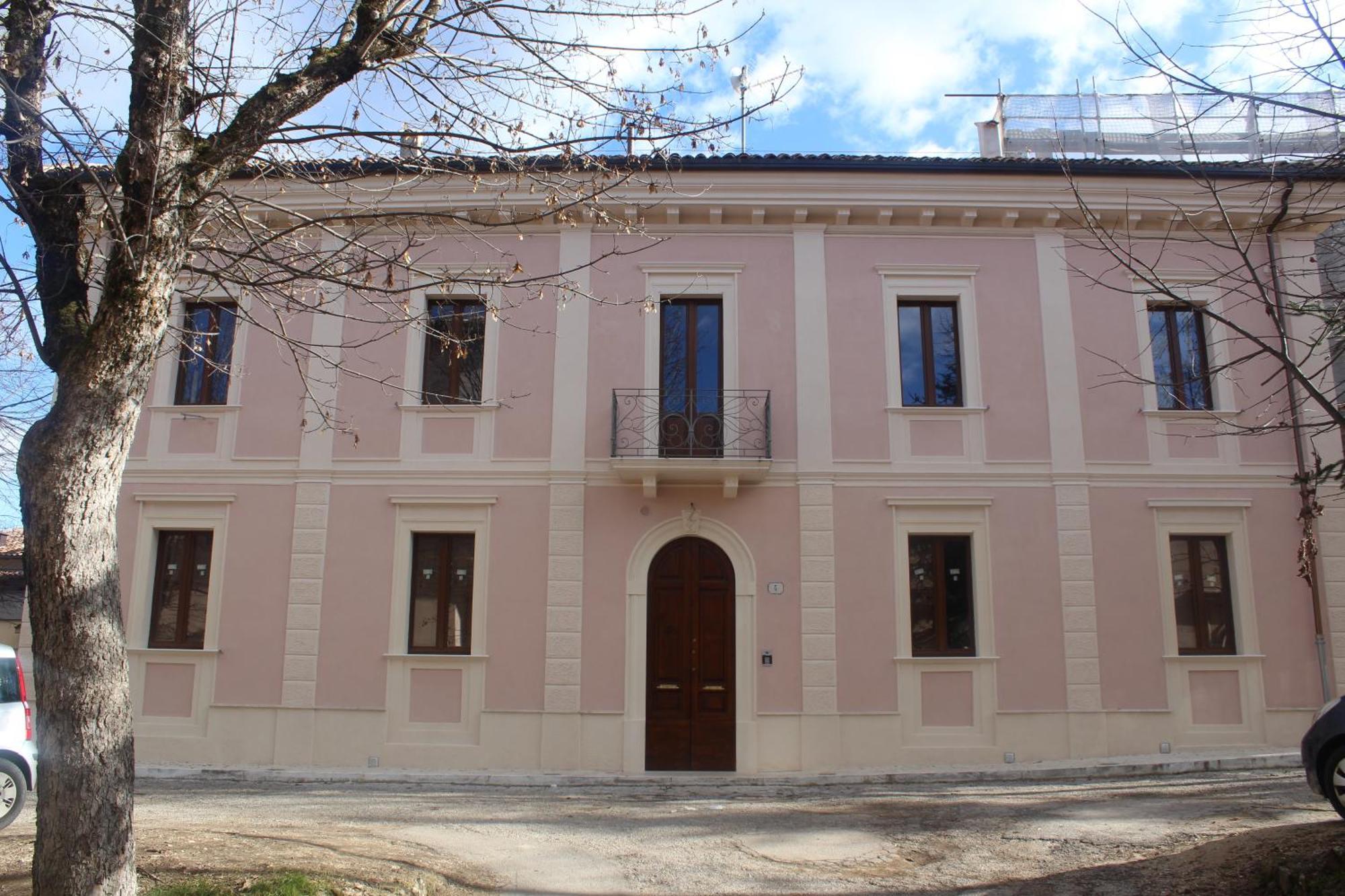 Guest House La Casa Del Mandatario L'Aquila Bagian luar foto